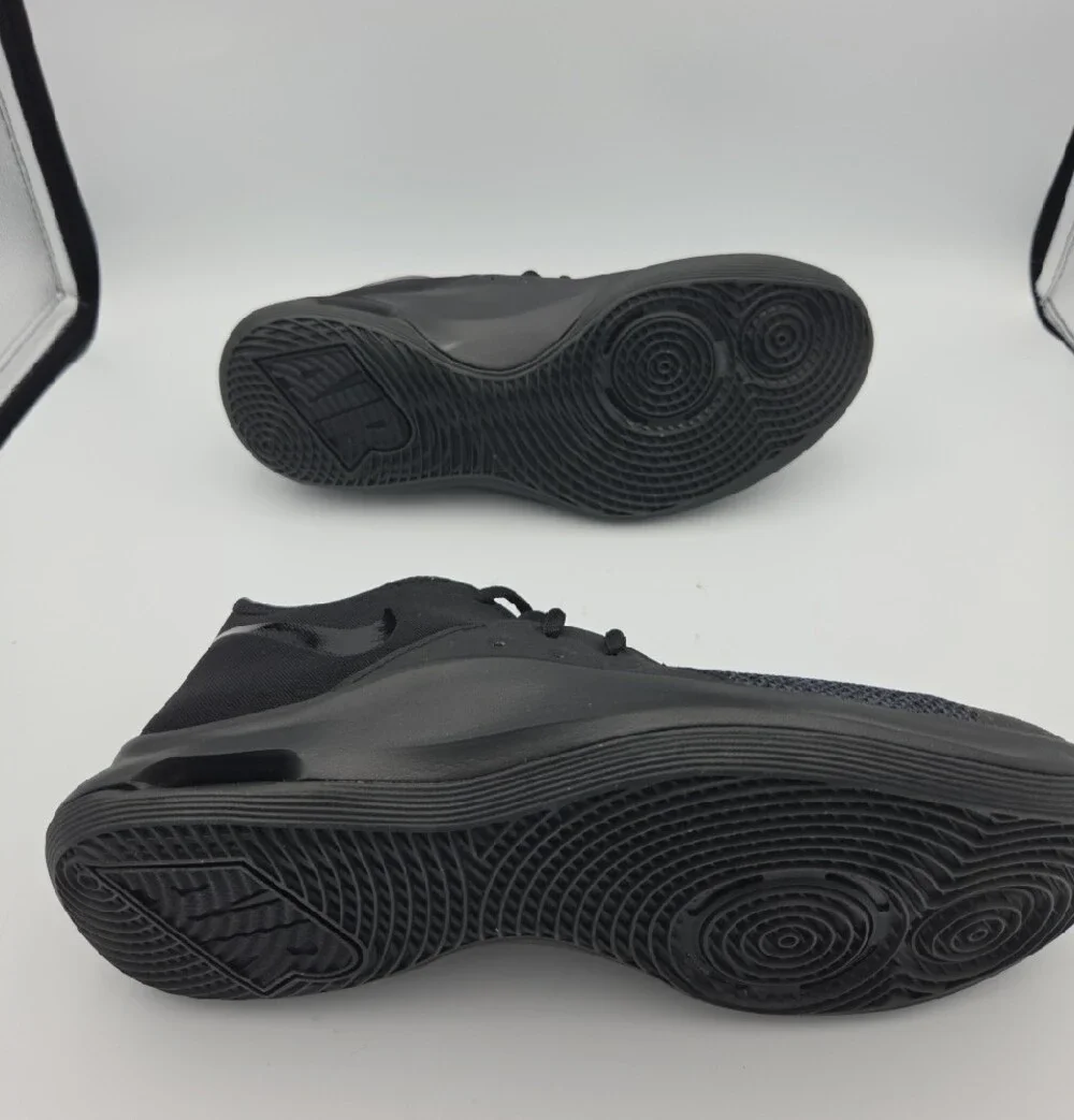Nike Men's Black and Charcoal/Green Low-Top Basketball Sneakers Size 9.5